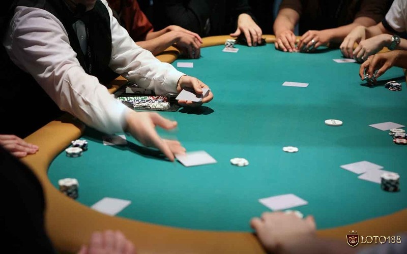 Trong giai đoạn đầu cách chơi poker tournament hiệu quả nhất thường là áp dụng style tight-aggressive