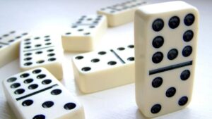 Luật chơi bài domino quốc tế chi tiết - Hướng dẫn từ A-Z 2025