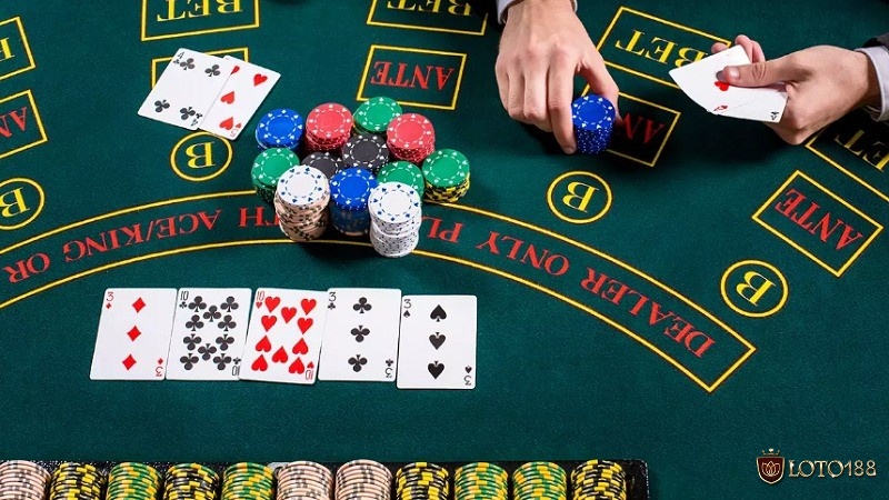 Poker là game ghép lá bài riêng với lá bài chung để tạo nên tổ hợp có giá trị và cược tố