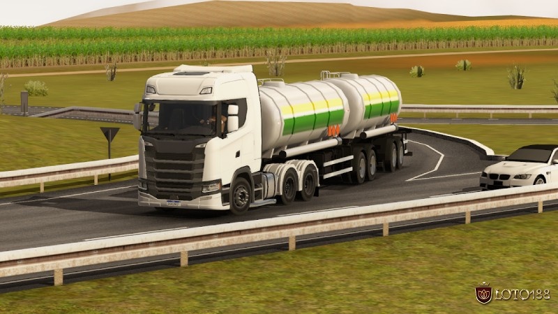 Truck Simulator USA gây ấn tượng bởi độ chân thực trong từng chi tiết, từ buồng lái đến âm thanh động cơ sống động như đời thật